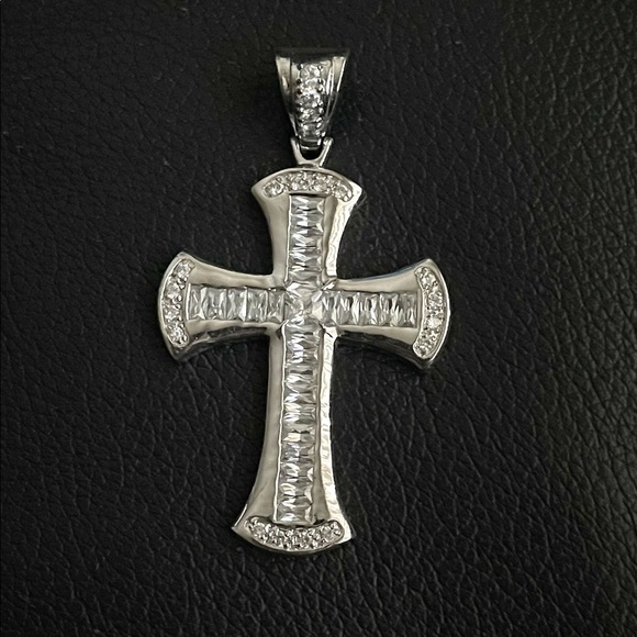 .925 Sterling Silver cubic zirconia religious Jesus cross - Picture 1 of 3